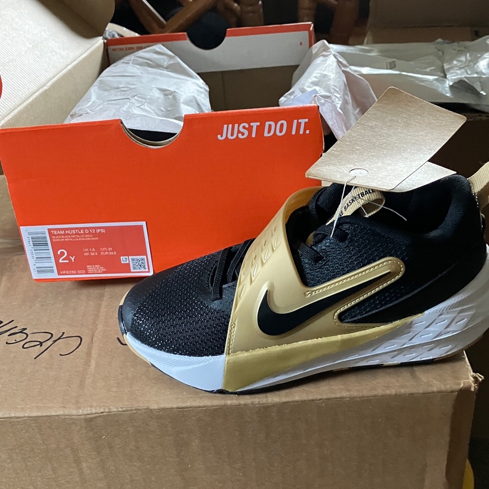 Nike Black and Gold Men's Sneakers